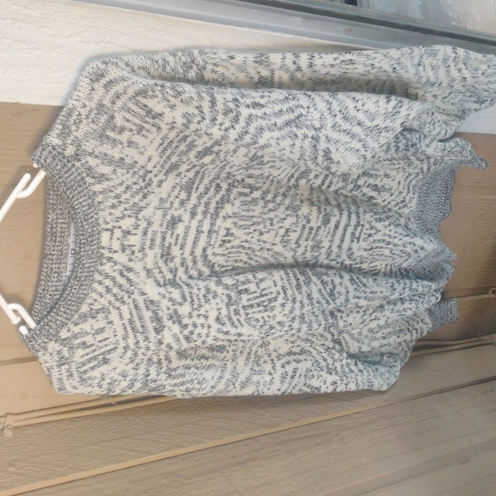 Women's Sweater Size M.